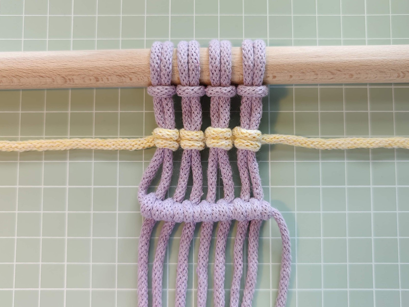 Macrame half hitch knot tutorial: Step-by-step instructions with photos