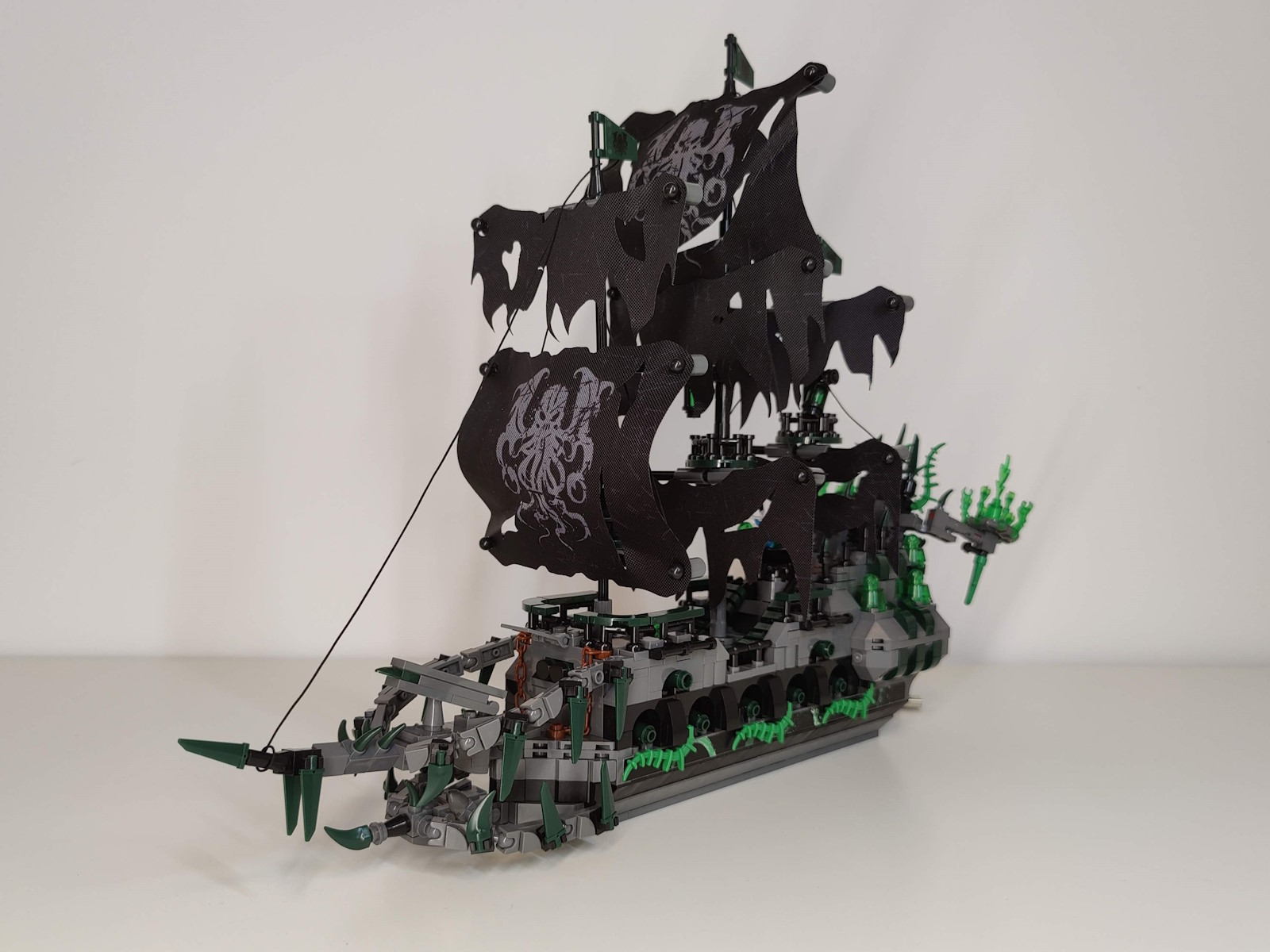 JMBricklayer Ghost Ship review: A great, spooky build