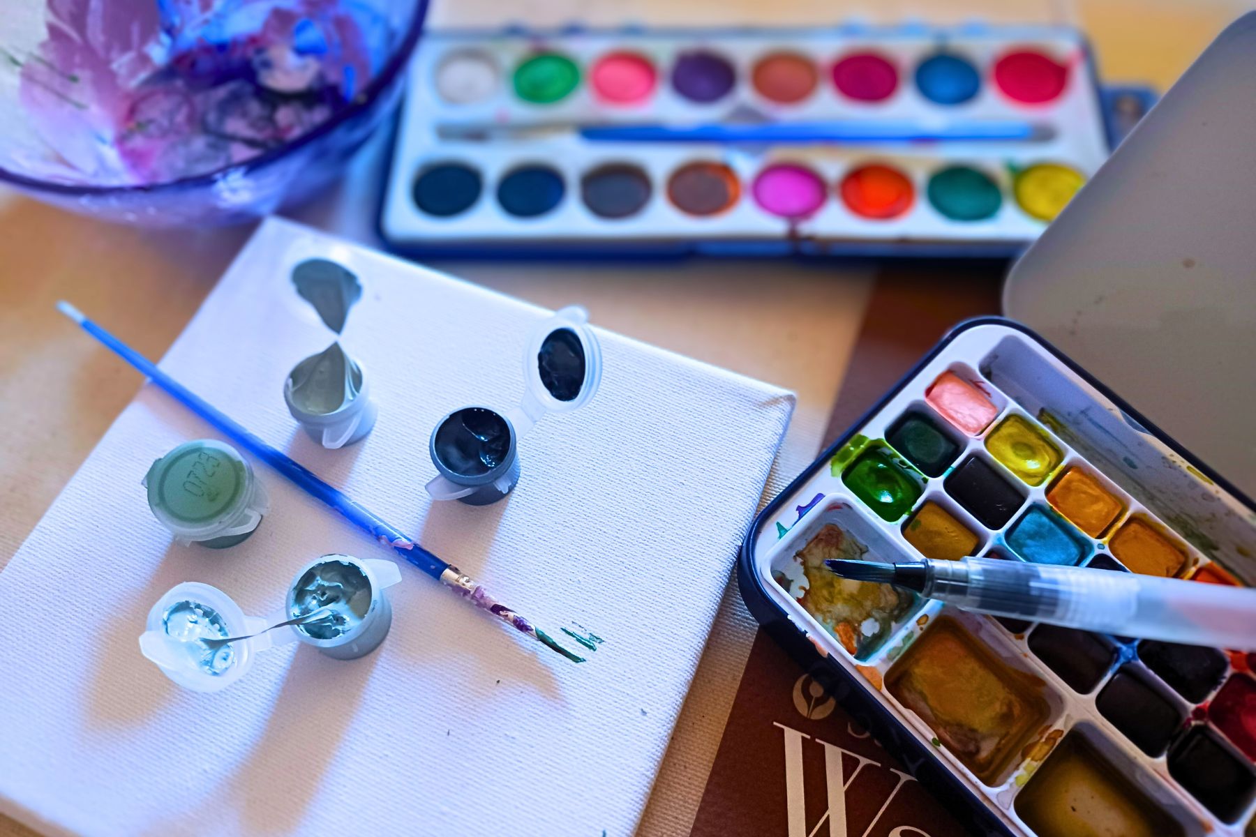 Watercolor vs acrylic: A quick guide for beginners